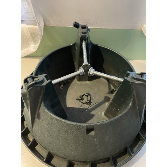 Cinco Plastics C-148E Medium Christmas Tree Stand - Picture 4 of 4